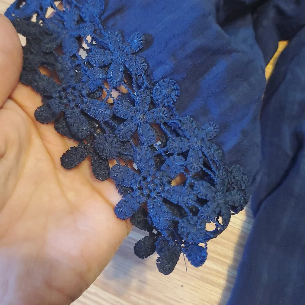 NWOT Elegant Navy Blue Lace Trim Blouse Medium - Picture 4 of 10